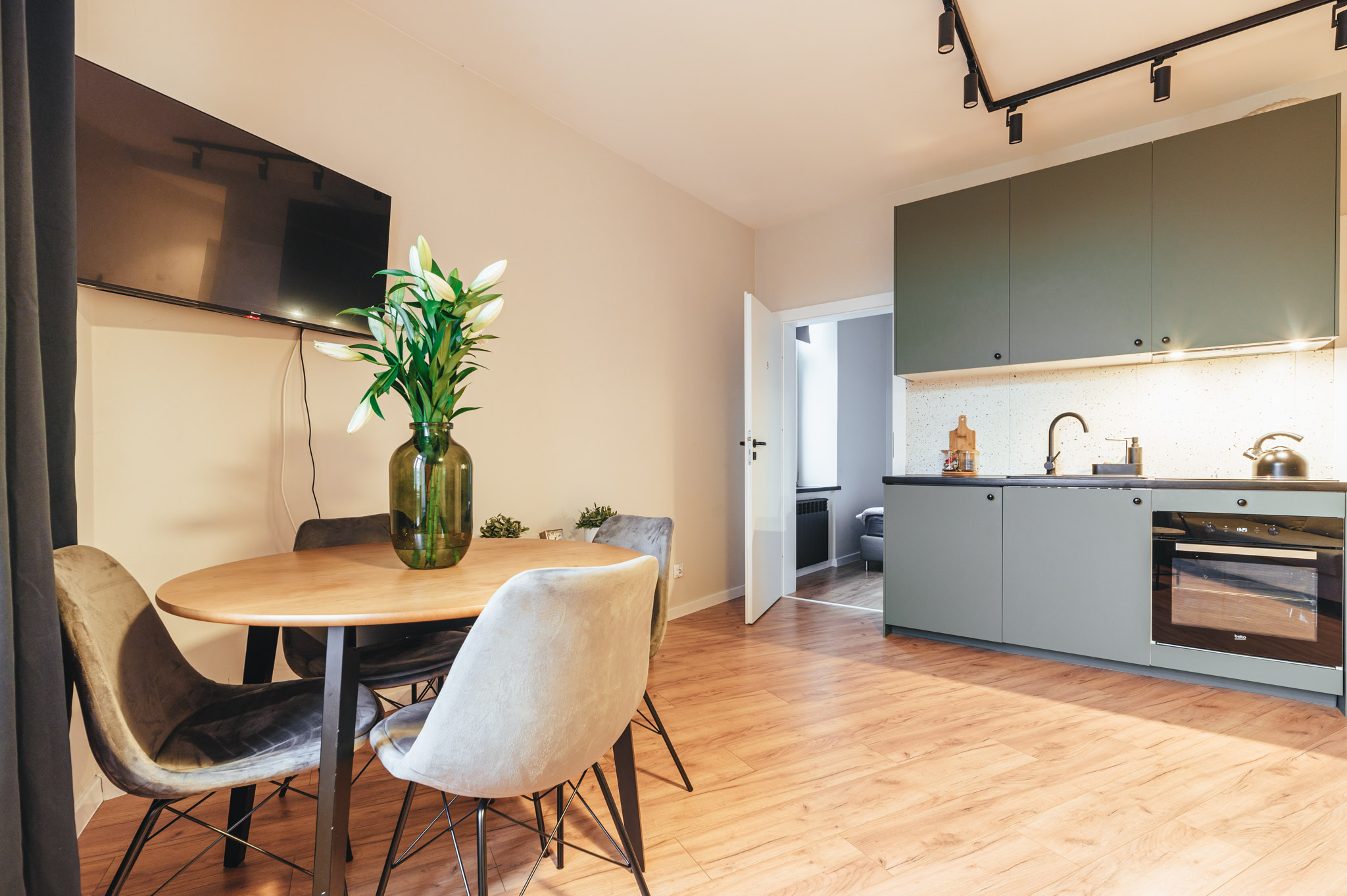 os. Planty - przy dworcu PKP - apartament z oddzielną sypialnią nr. 10 — zdjęcie 1